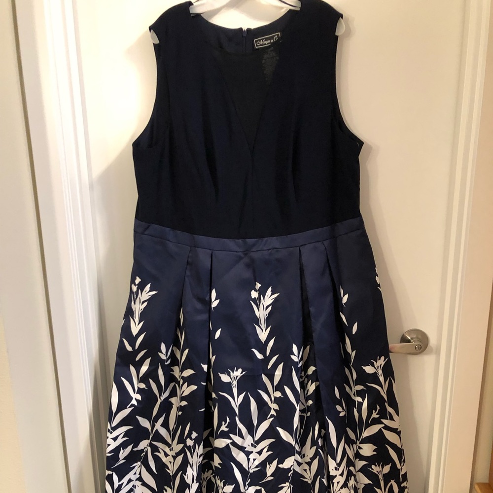 Morgan & Co. Navy and White Floral A-Line Sleeveless Dress
